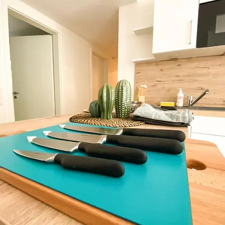 Apartment 210 Lux Furnished Flat *