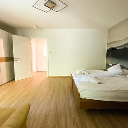 210 Lux Furnished Flat * Beaufort