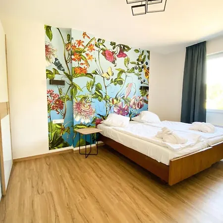 210 Lux Furnished Flat * Beaufort